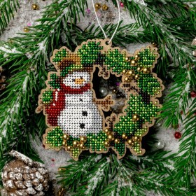 Набір для вишивання бісером по дереву Новорічний вінок зі сніговиком